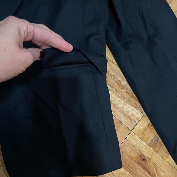 Navy blazer from Banana Republic - Picture 3 of 5